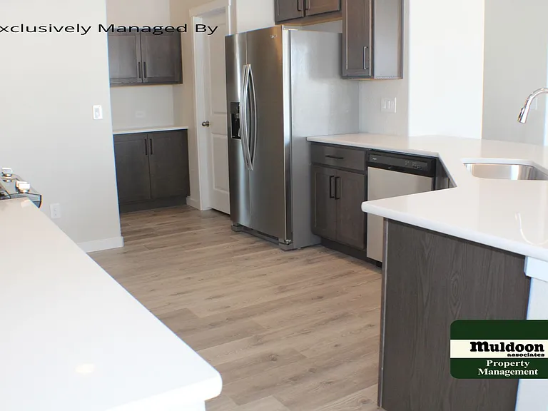 1070 Rambling Oak Dr — Photo 4