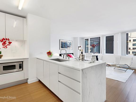4th image of 322 W 57th St APT 24L