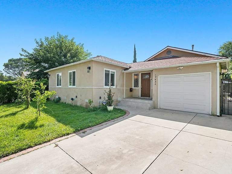 17434 Emelita St — Photo 4