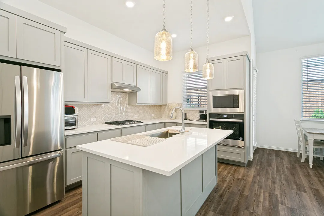 5 bed, 1917 sqft, $3,000 — Photo 2
