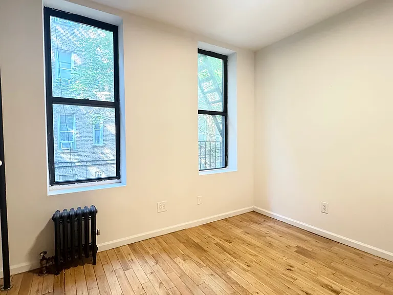 308 E 6th St #4 — Photo 7