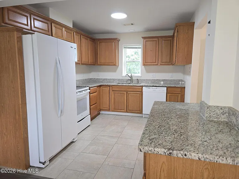 1321 Cherry Ave — Photo 5