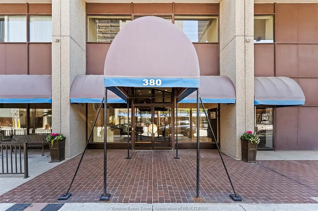 Building Photo - 380 Pelissier St #1302