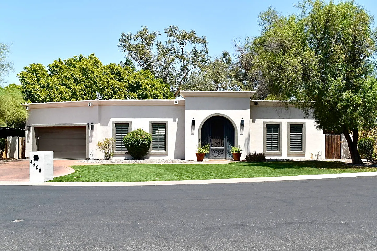 4408 E Calle Feliz — Photo 1