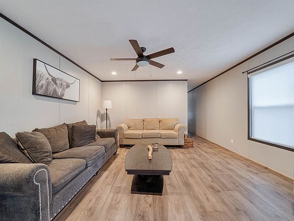 3rd image of 509 Trump Ln