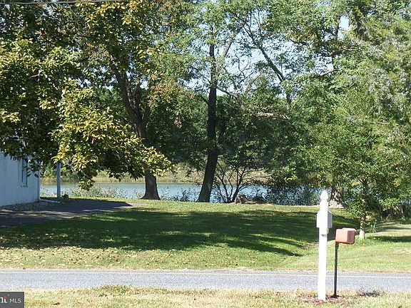 2nd image of 127 N Lake Dr