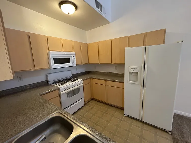 4915 E Russell Rd #142-8 — Photo 16