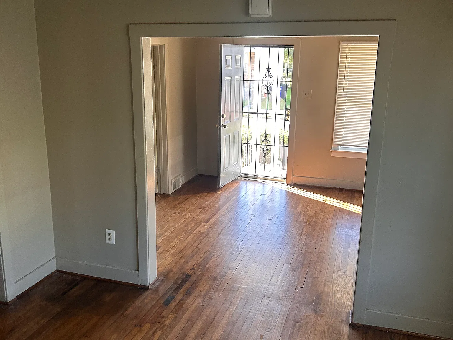 15894 Fairfield St — Photo 4