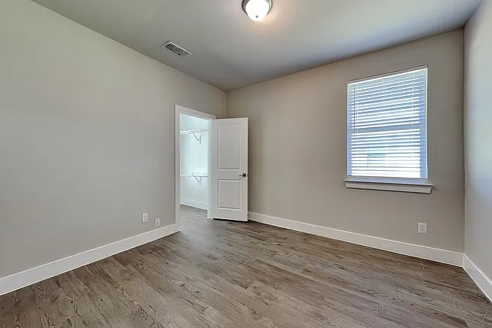 1501 Marvin Gdns — Photo 12