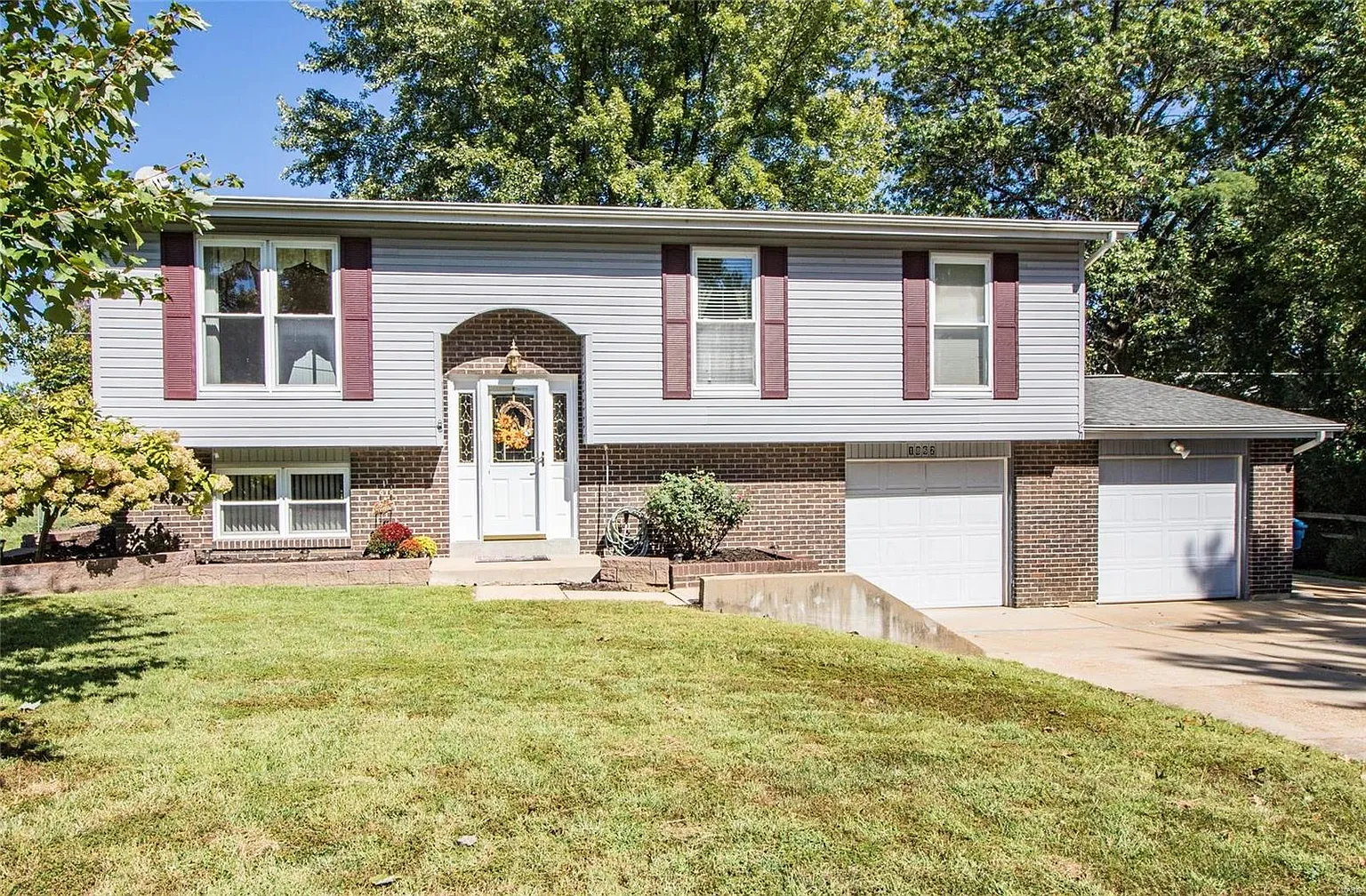 1862 Redwood Dr photo 1