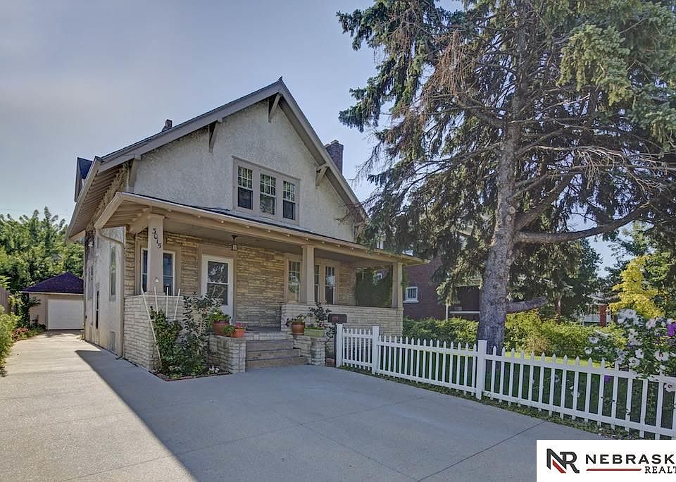 1st image of 3015 S 32nd Ave