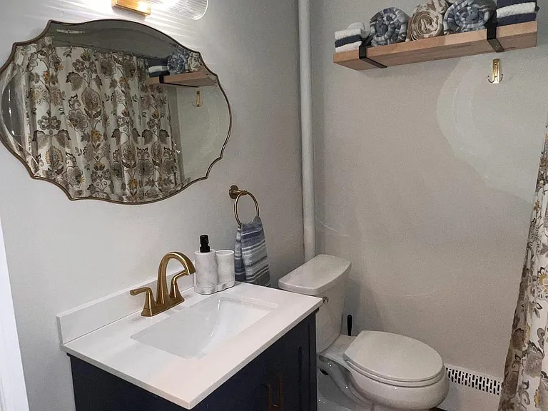 102 N Lawrence St — Photo 10