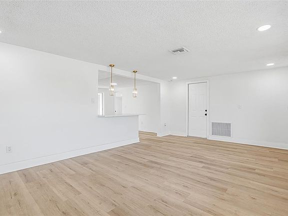 3rd image of 7846 Wallaba Ln