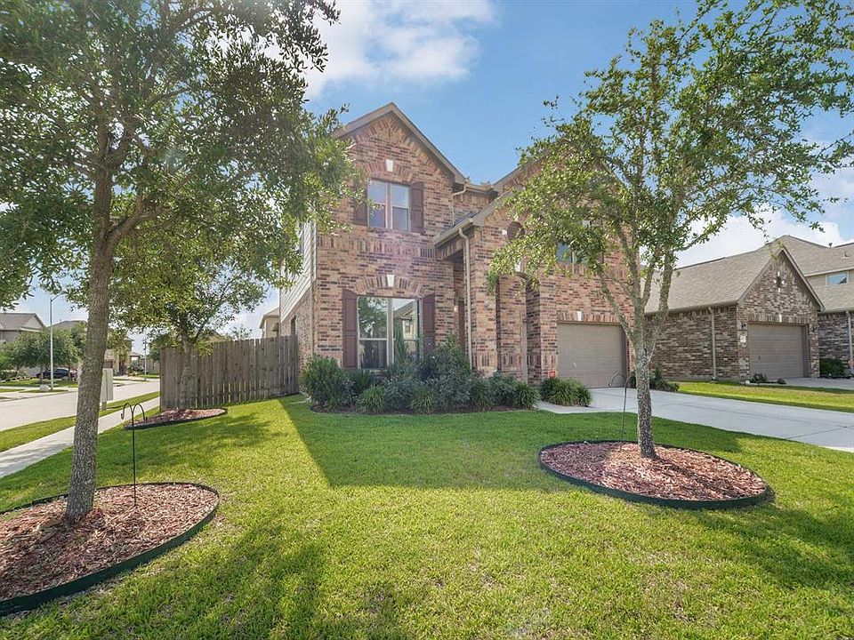 1st image of 11003 Avery Oaks Ln