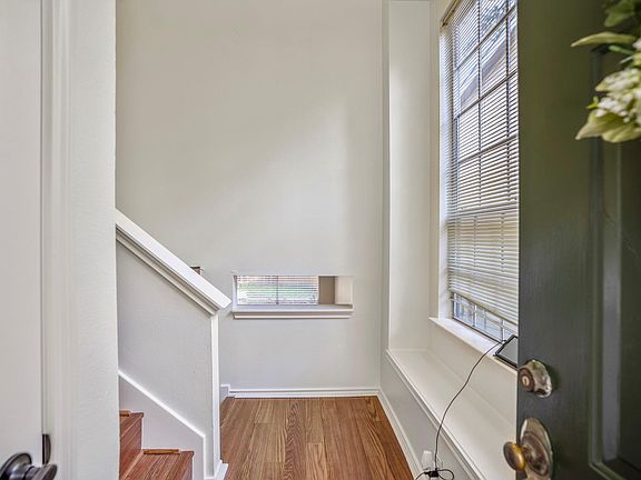 5th image of 55 N Walden Elms Cir