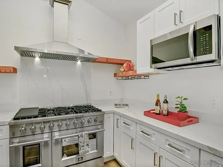 1935 Nautilus St — Photo 11