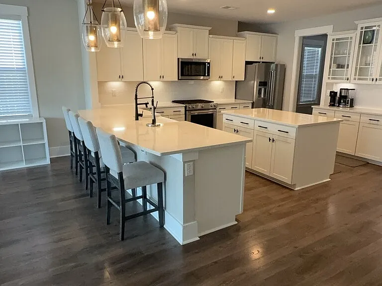 393 Oak Park St — Photo 8