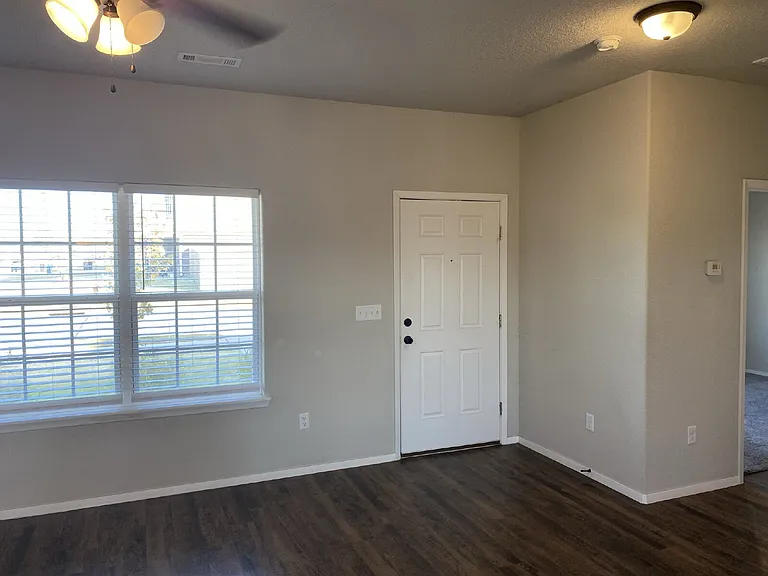 6611 Warrington Rd — Photo 5