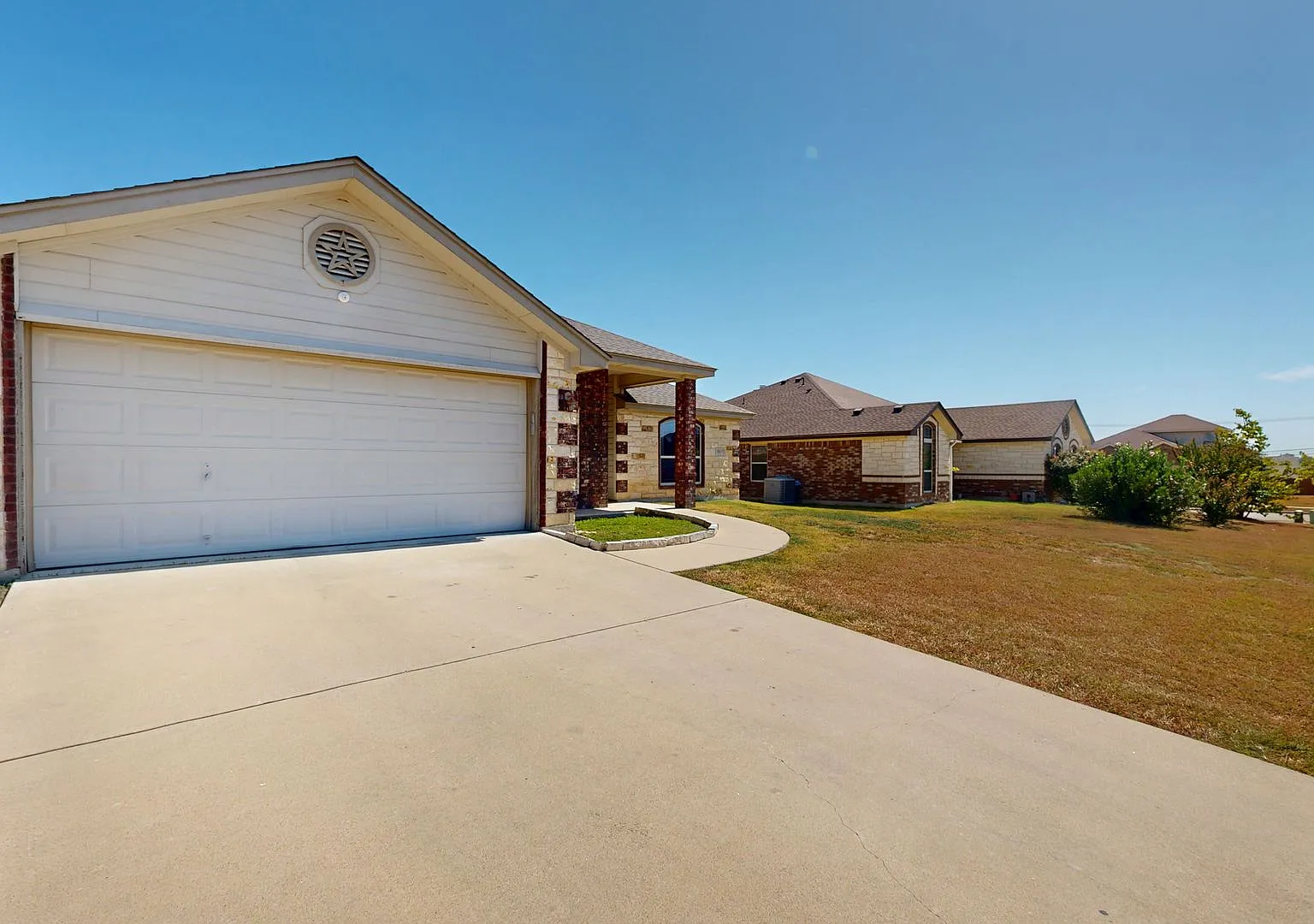2 Weeks Free + $1,795 Rent Single Family Remodeled Home — Photo 4