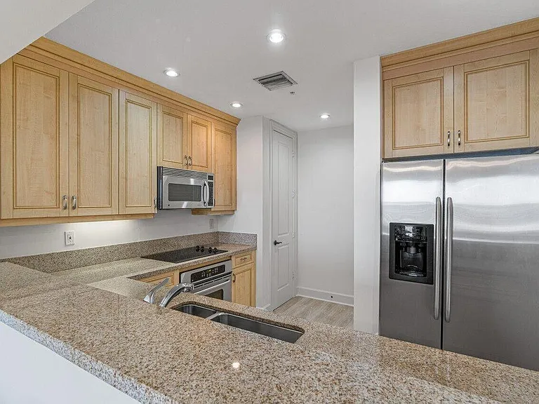 200 NE 2nd Ave #401 — Photo 8