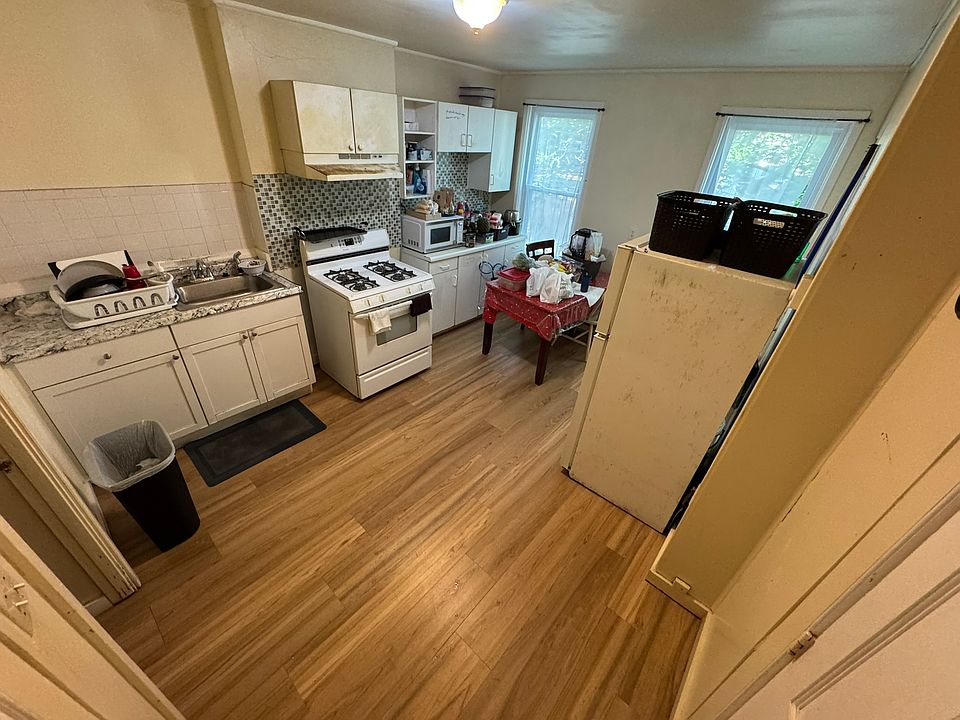 1st image of 68 London St APT 2
