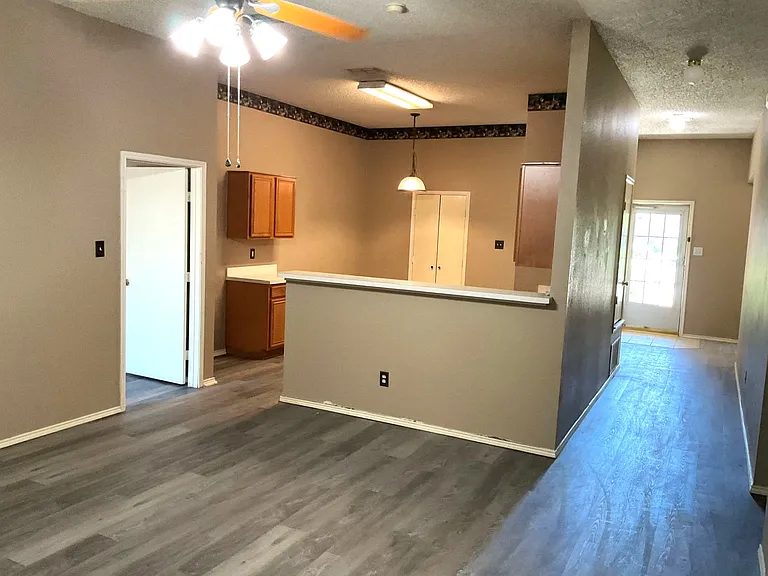 1001 Stockton Dr — Photo 6