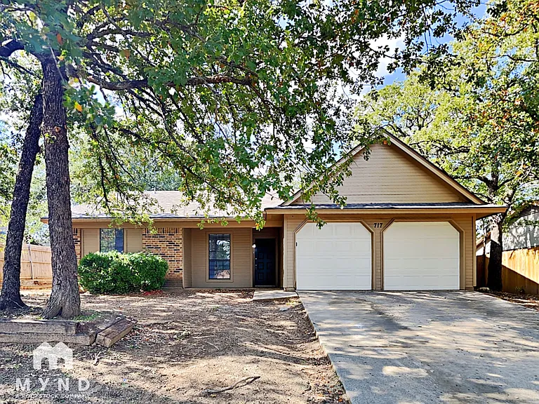 717 Timberoaks Dr — Photo 1