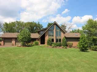 6 Woodland Dr, Lemont, IL