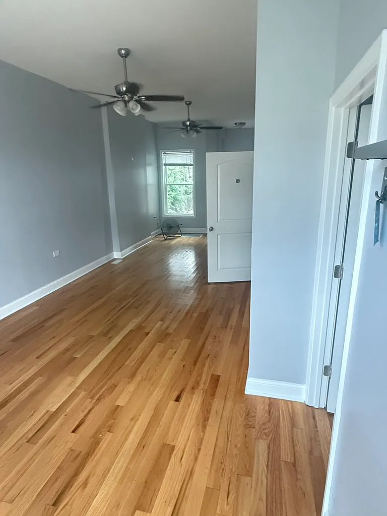 1 bed, 1200 sqft, $1,300 — Photo 1