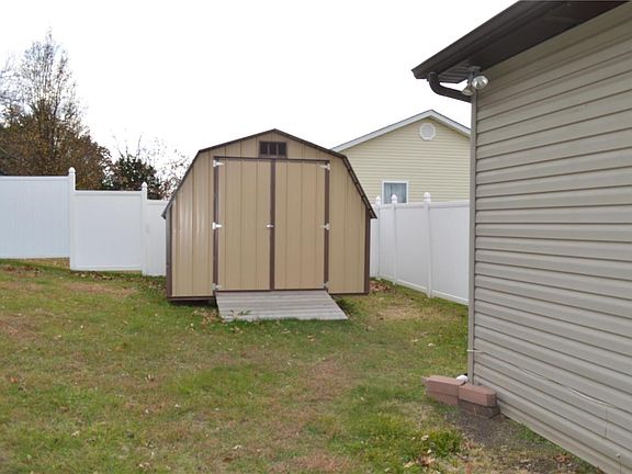 2nd image of 690 Lindsey Dr