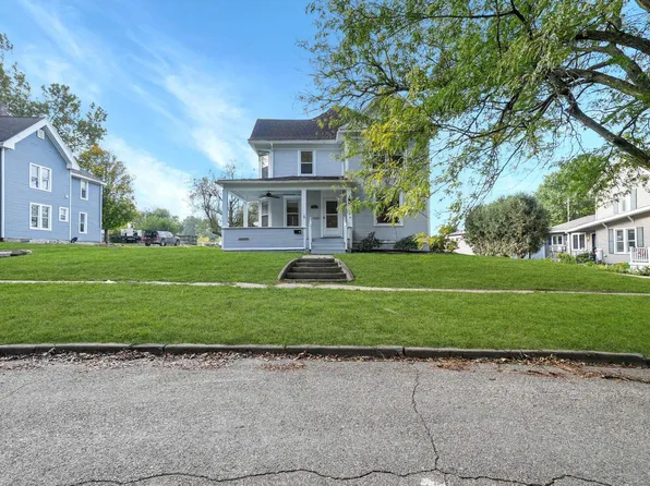 802 Park St, Reinbeck, IA 50669