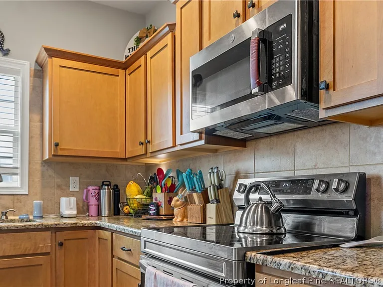 221 Fountain Grove Dr — Photo 11