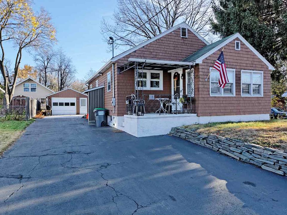1st image of 12 Old Pine Ave