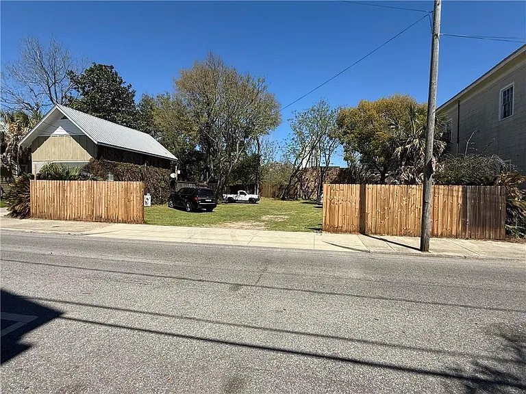 459 Dauphin St #D — Photo 23