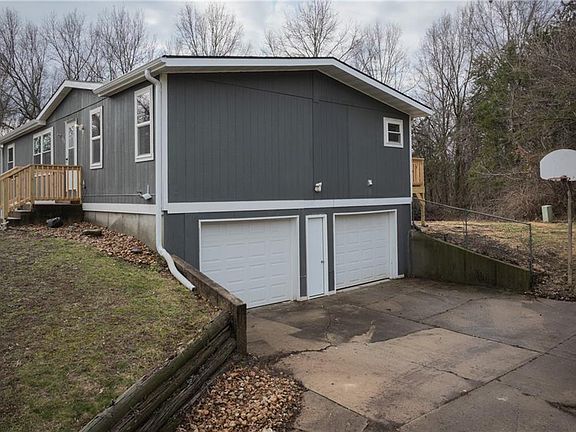 3rd image of 196 SE 51st Rd