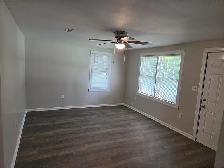 3152 S Stratford Rd — Photo 3
