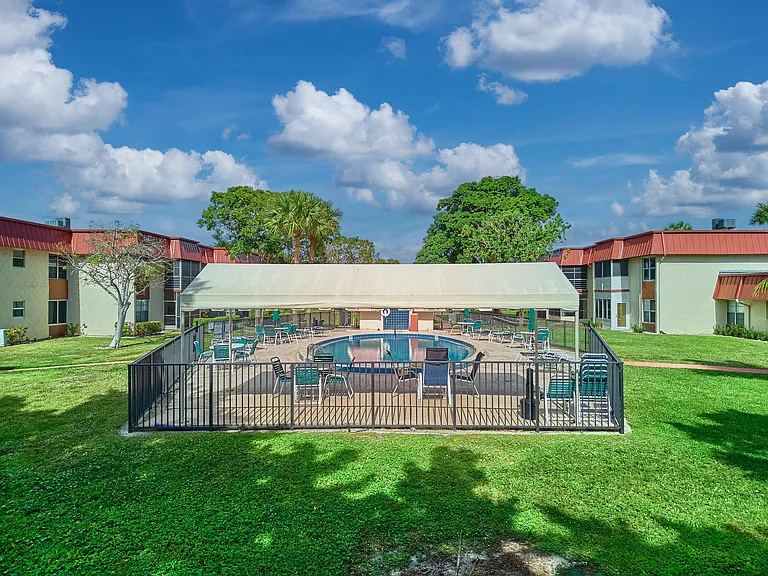 12021 W Greenway Dr — Photo 11