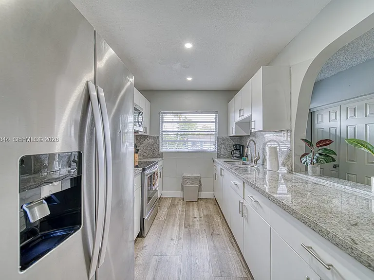 7620 SW 21st St #7620 — Photo 3