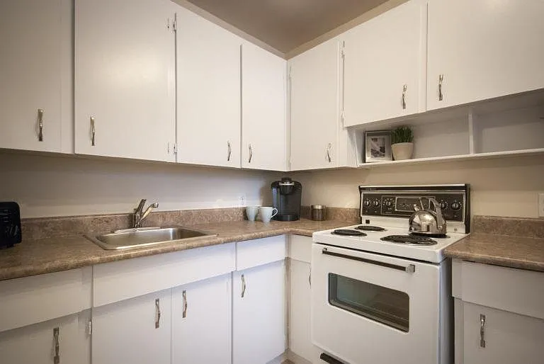1055 Powers St — Photo 5