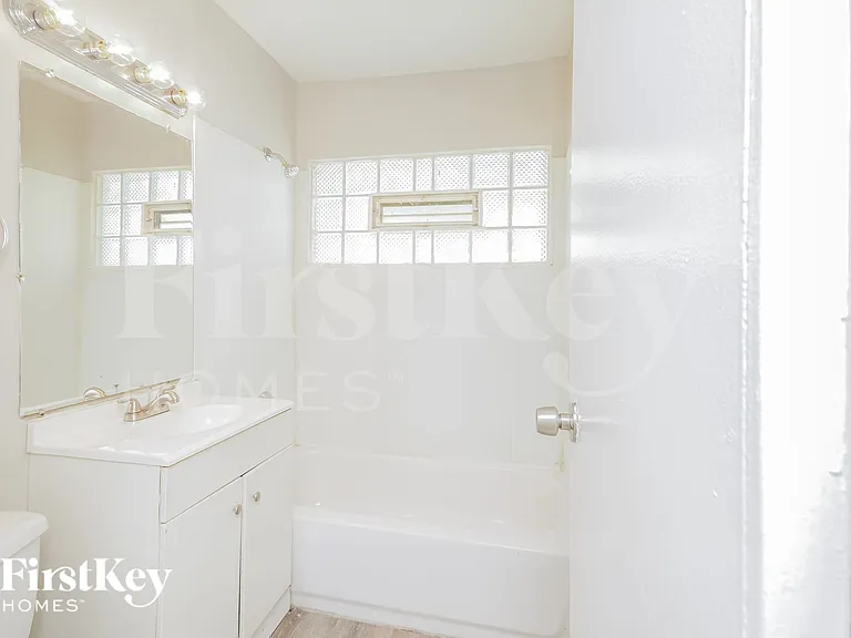 400 Watseka St — Photo 8