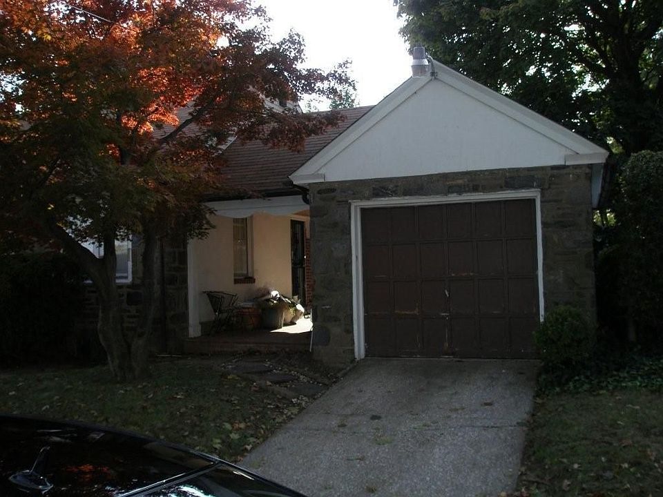 Breeze Way/ Garage