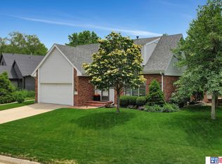 7157 Shamrock Rd, Lincoln, NE 68506