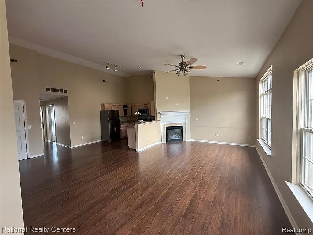 2 bed, 2.0 bath, 1344 sqft, $1,700 — Photo 3