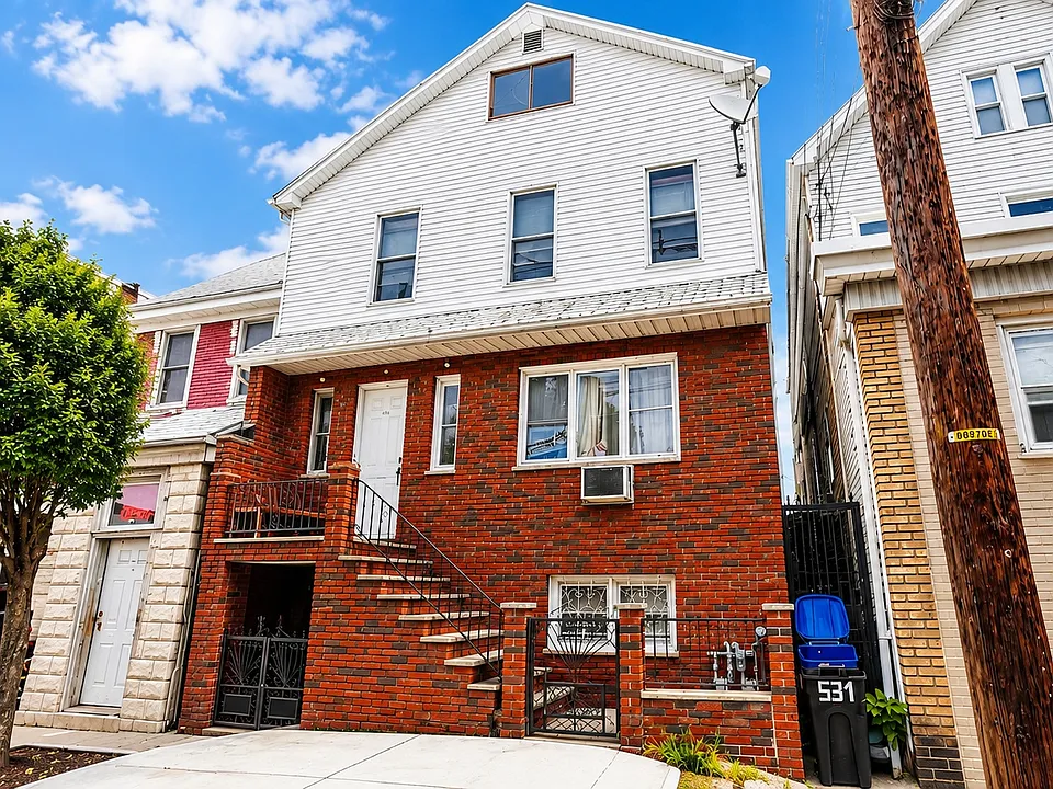 531 3rd Ave #2