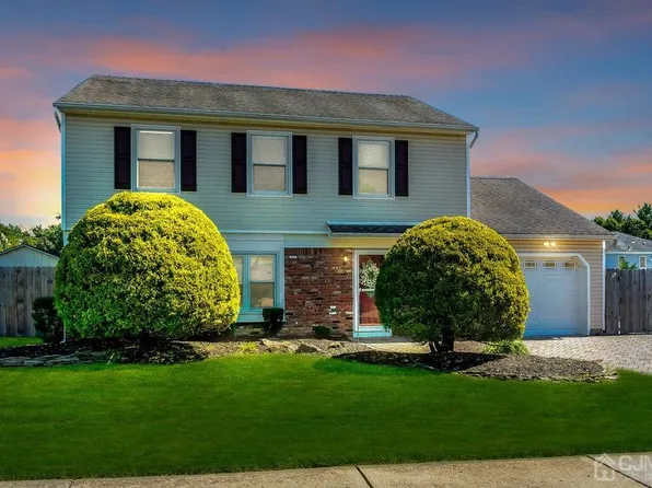 23 Meadow Ln, Old Bridge, NJ 08857