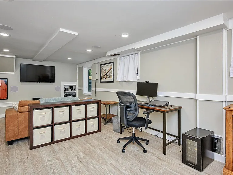 2242 S Poplar St — Photo 24