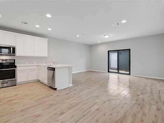 4th image of 2125 Arendale Dr
