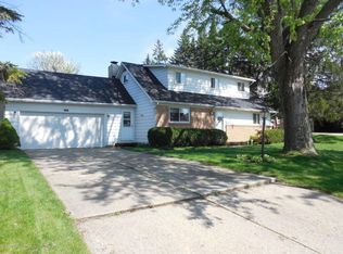 1422 Maycroft Rd, Lansing, MI 48917