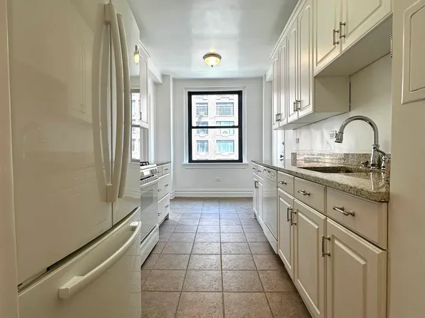 340 East 57th Street image 3 of 15