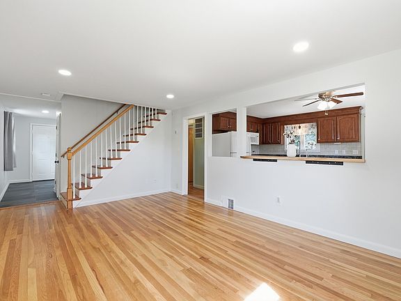 5th image of 12 Waterman Rd